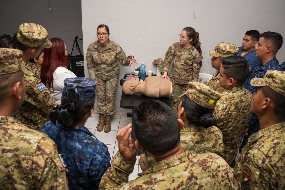AMISTAD 2025: 944 ASTS conducts TCCC training in El Salvador