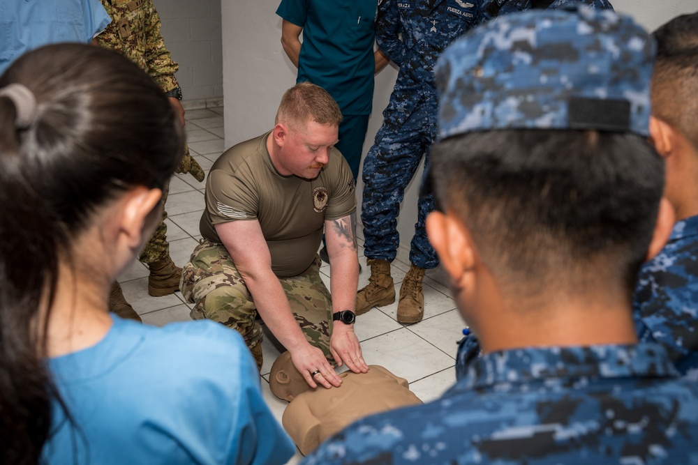 AMISTAD 2025: 944 ASTS conducts TCCC training in El Salvador