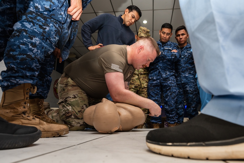AMISTAD 2025: 944 ASTS conducts TCCC training in El Salvador