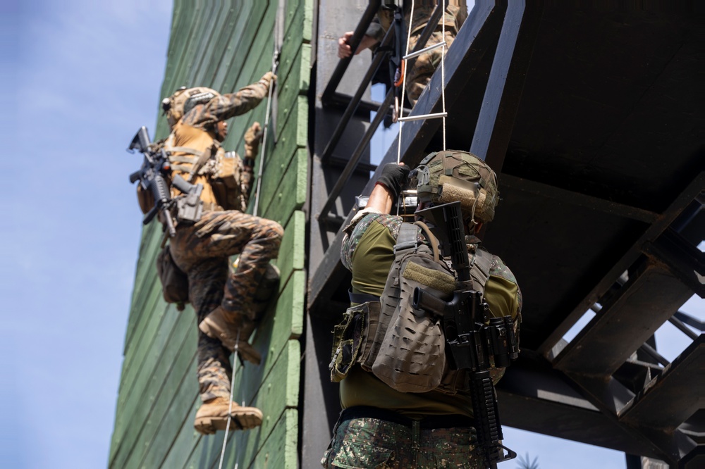 Balikatan 25: MARSOC, Philippines SOF Units conduct hook and climb training