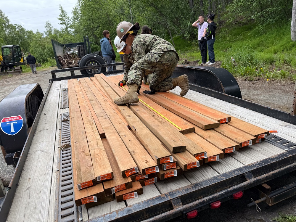 Navy Seabees Connect with Youth Through Mentorship and Service at ARCH Facility