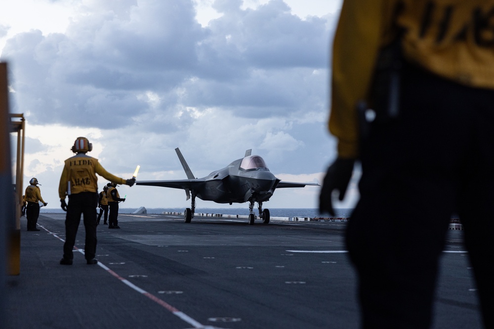 31st MEU | F-35B Lightning II day/night flight operations