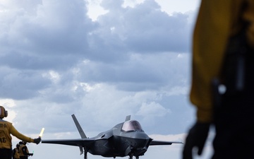 31st MEU | F-35B Lightning II day/night flight operations