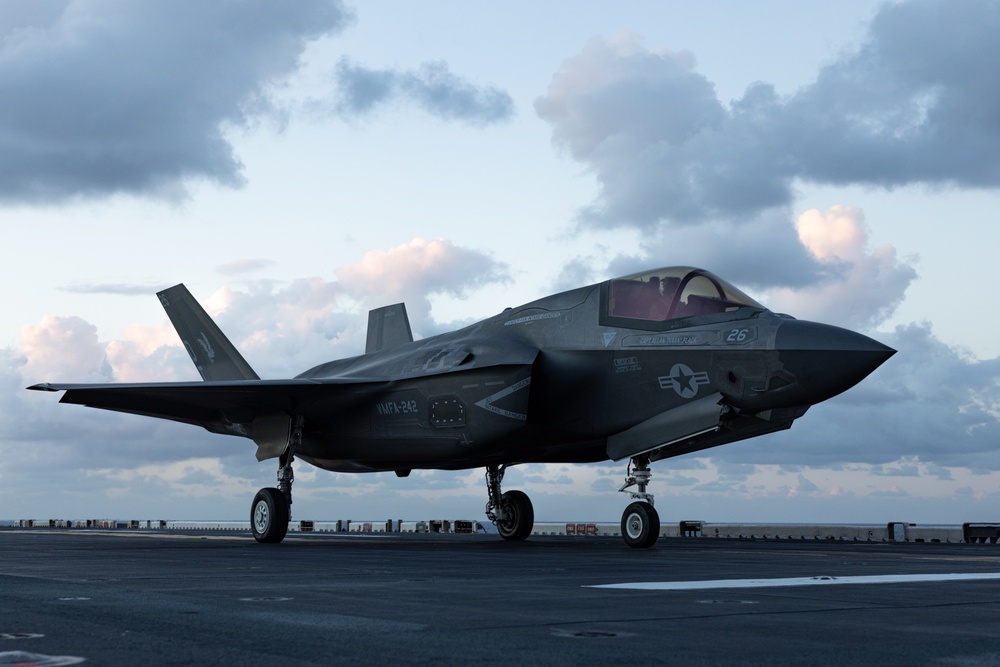 31st MEU | F-35B Lightning II day/night flight operations