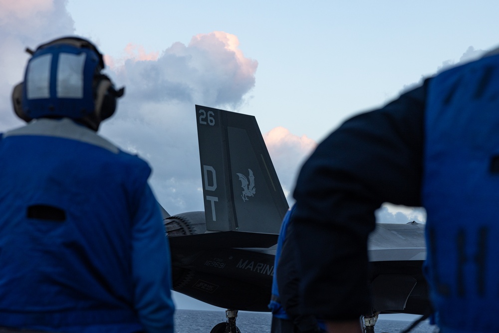 31st MEU | F-35B Lightning II day/night flight operations