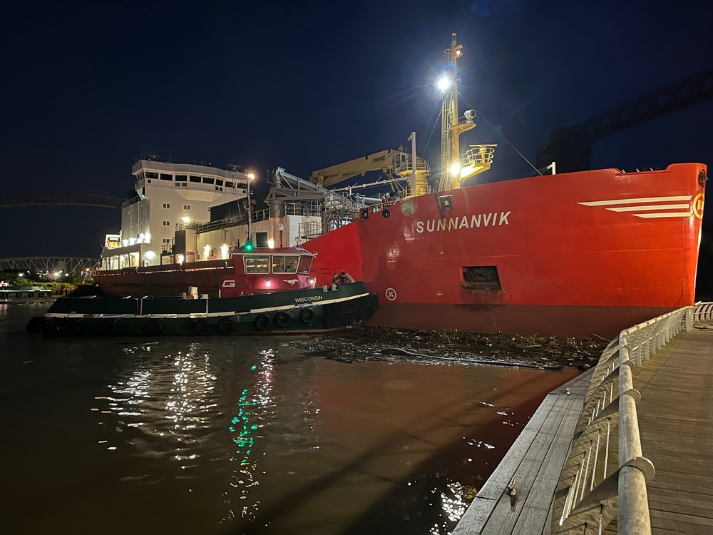 Coast Guard responds to motor vessel aground on Cuyahoga River in Cleveland