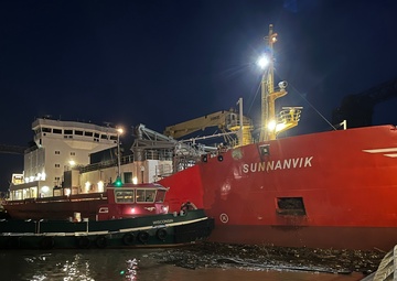 Coast Guard responds to motor vessel aground on Cuyahoga River in Cleveland