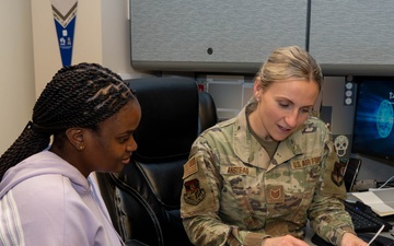 Recruiter for the Maryland Air Guard receives Master Sgt. Salvador Torres Award