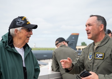 93-year-old retired veteran pilot revisits the B-52