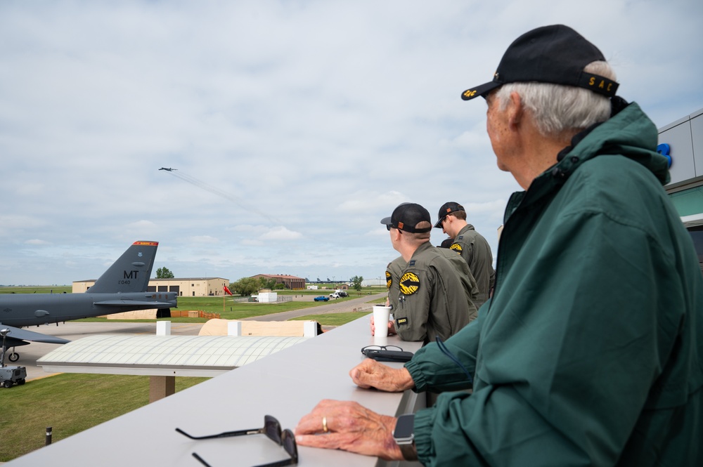 93-year-old retired veteran pilot revisits the B-52
