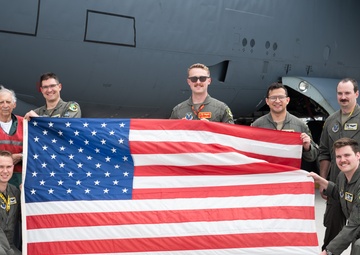 93-year-old retired veteran pilot revisits the B-52