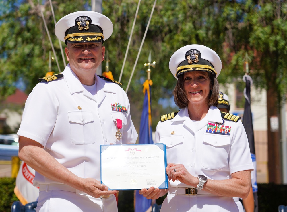 Naval Health Research Center Holds Change of Command Ceremony