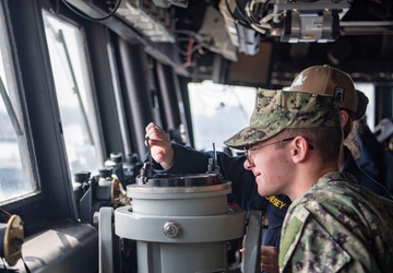 Midshipmen Visit USS Stockdale (DDG 106)