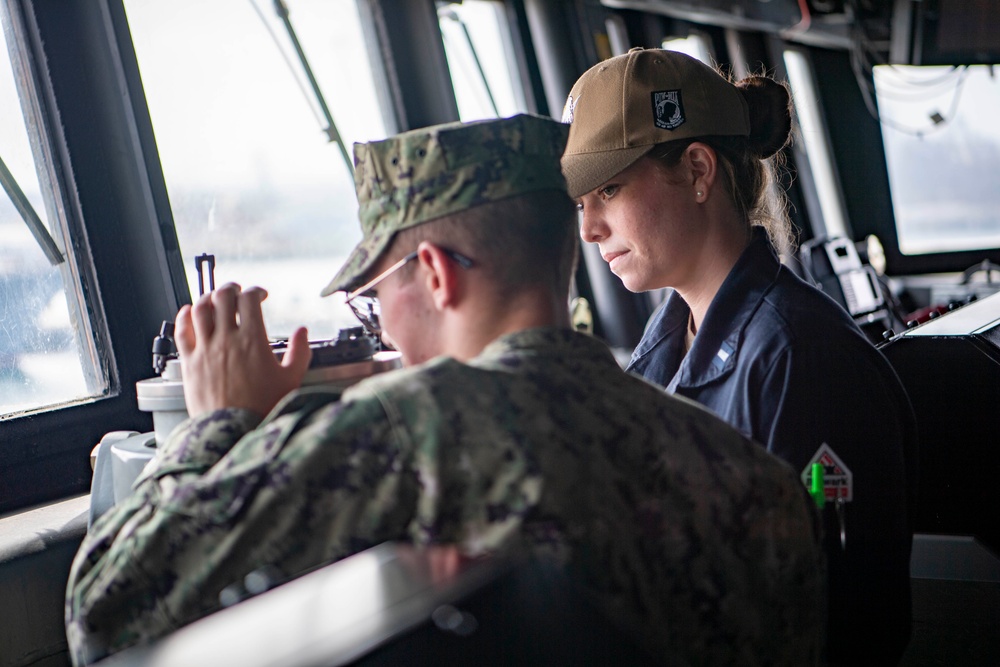 Midshipmen Visit USS Stockdale (DDG 106)
