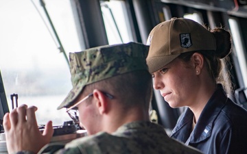 Midshipmen Visit USS Stockdale (DDG 106)