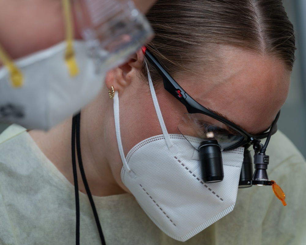 AMISTAD 2025: Canadian Armed Forces personnel provide dental services in El Salvador