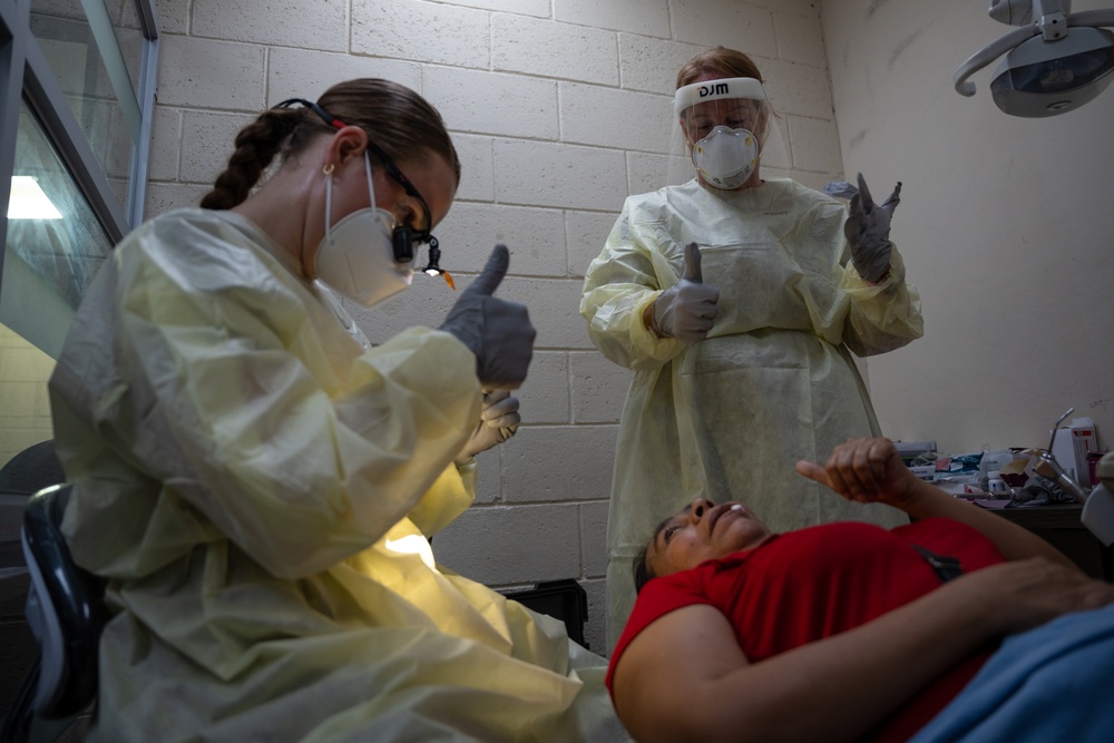AMISTAD 2025: Canadian Armed Forces personnel provide dental services in El Salvador