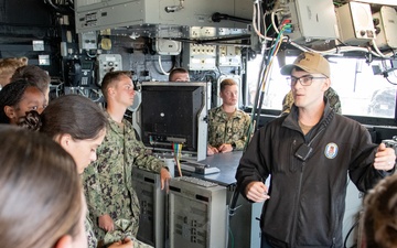 Midshipmen tour USS Chosin