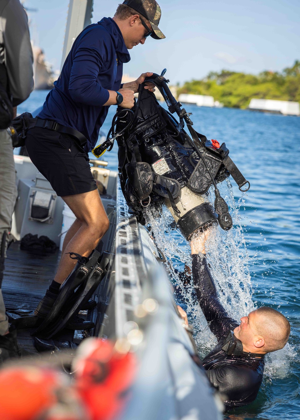 MDSU-1 performs measurement dive on USS Arizona