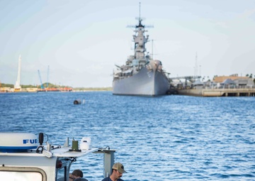 MDSU-1 performs measurement dive on USS Arizona