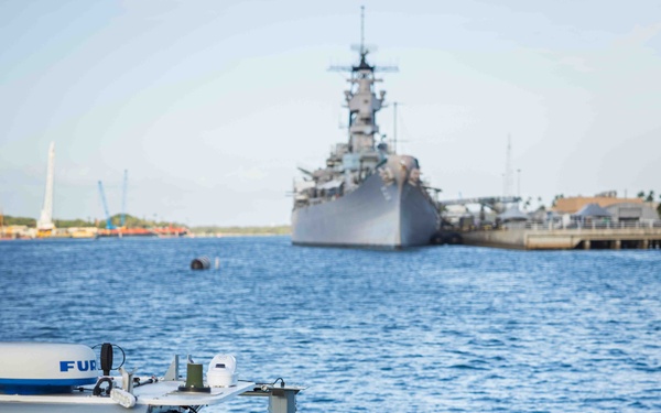 MDSU-1 performs measurement dive on USS Arizona