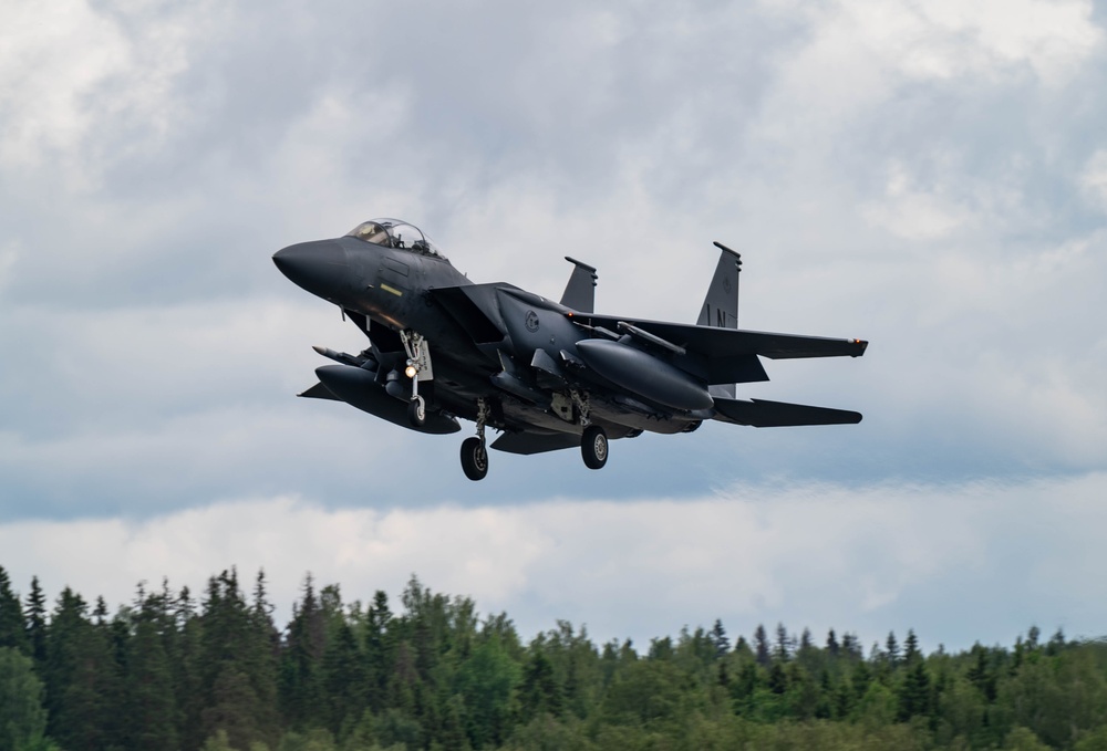 Sortie showdown: U.S., French and Finnish jets take the skies for Atlantic Trident 25