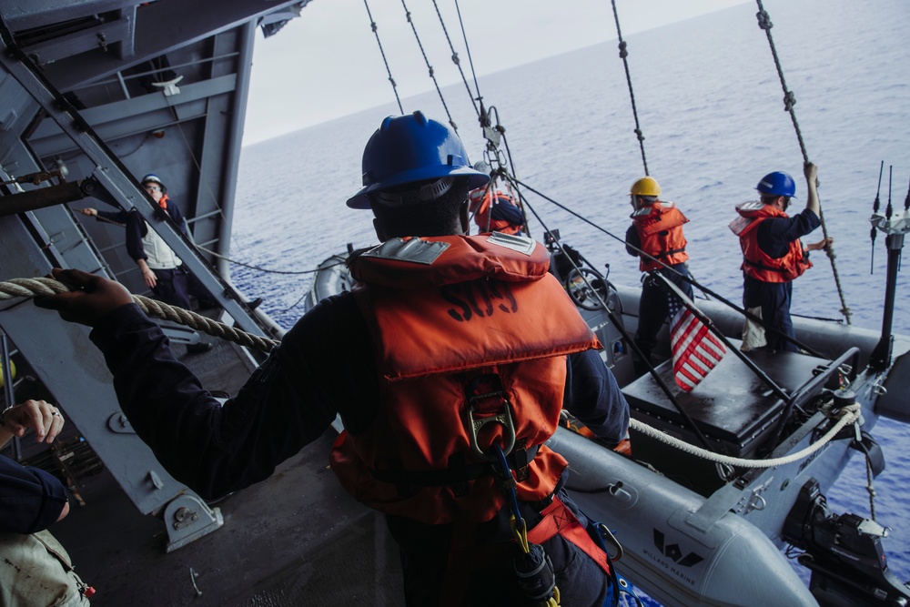 George Washington Conducts Small Boat Operations