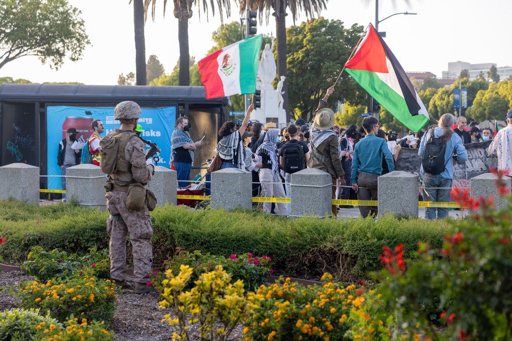 U.S. Marines, Department of Homeland Security police guard federal building