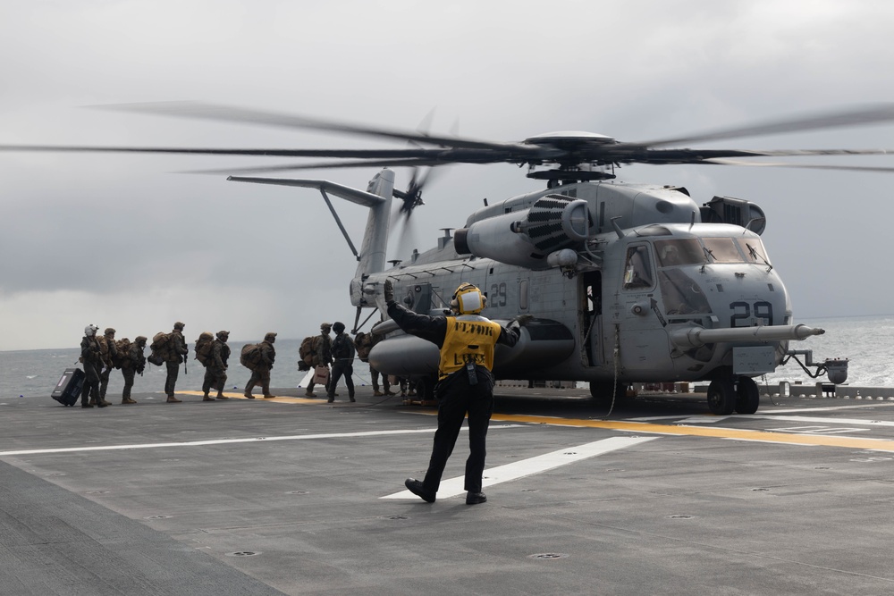 31st MEU | VMM 265 (Rein.) conducts flight operations
