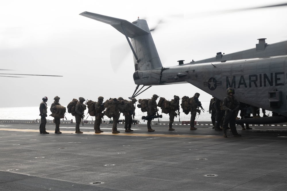 31st MEU | VMM 265 (Rein.) conducts flight operations