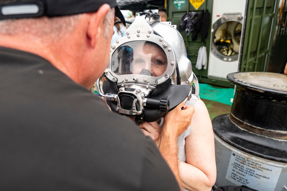Members of ORNG visits 25-3VN Recovery Site