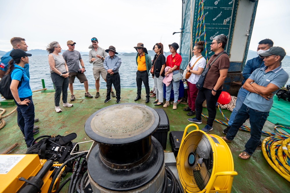 Members of ORNG visits 25-3VN Recovery Site