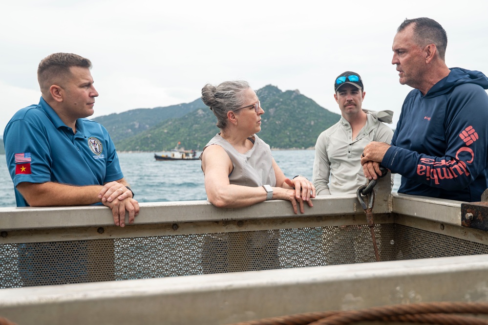 Members of ORNG visits 25-3VN Recovery Site