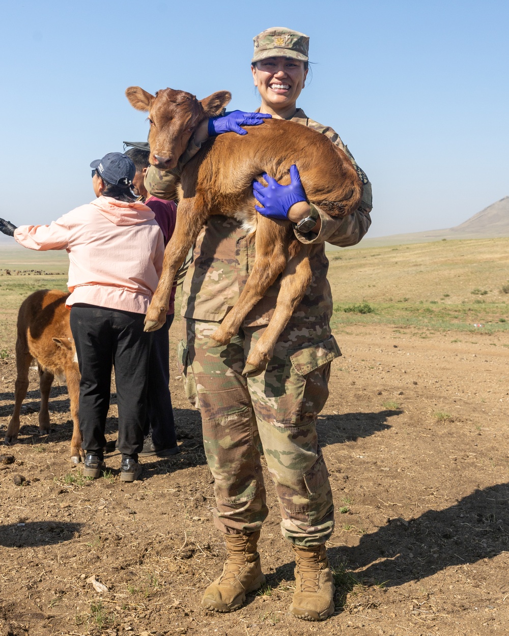 [Kaahn Quest 2025] U.S. Army Veterinarians Train with MAF Veterinarians at Local Farm