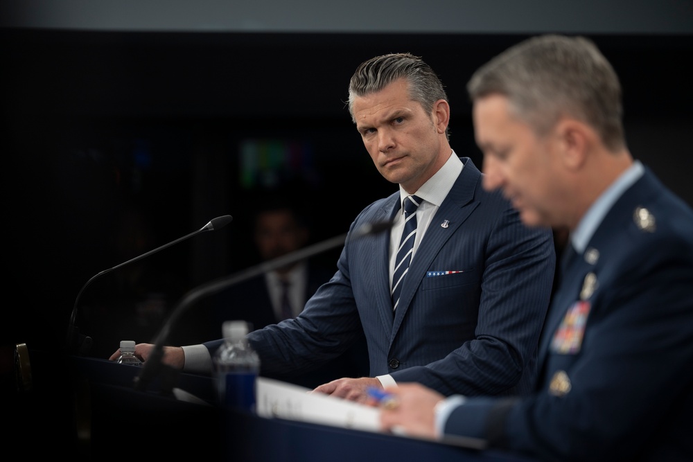SD, CJCS Conduct Pentagon Press Briefing
