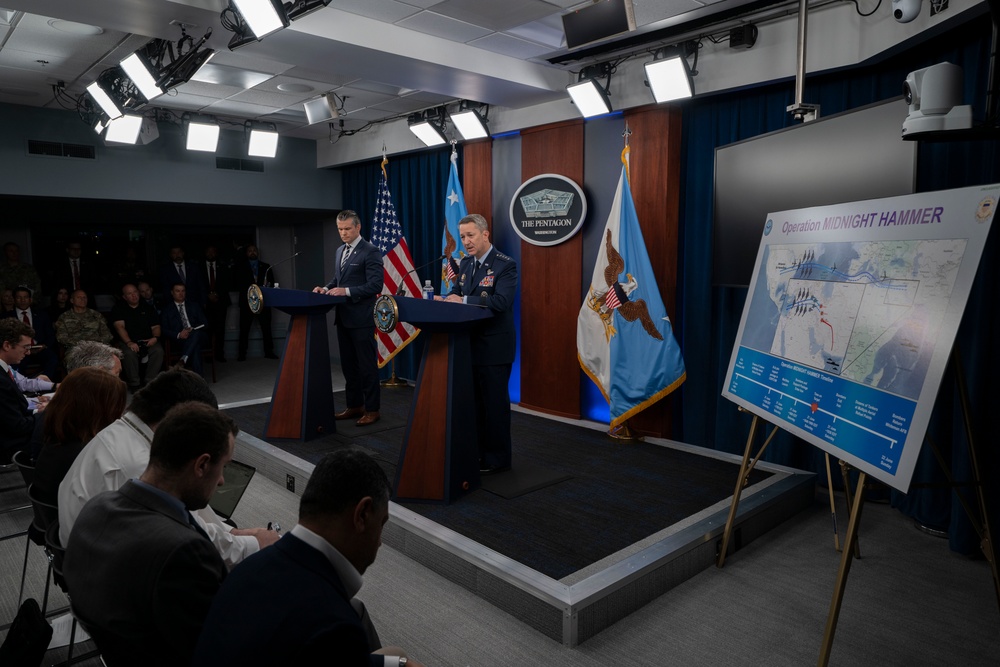 SD, CJCS Conduct Pentagon Press Briefing