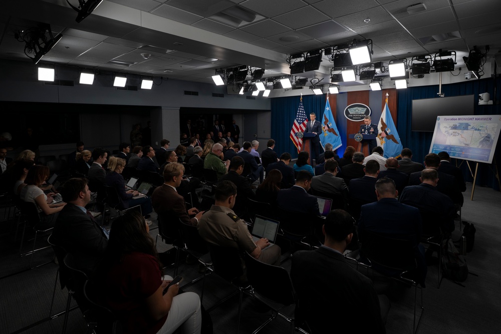 SD, CJCS Conduct Pentagon Press Briefing