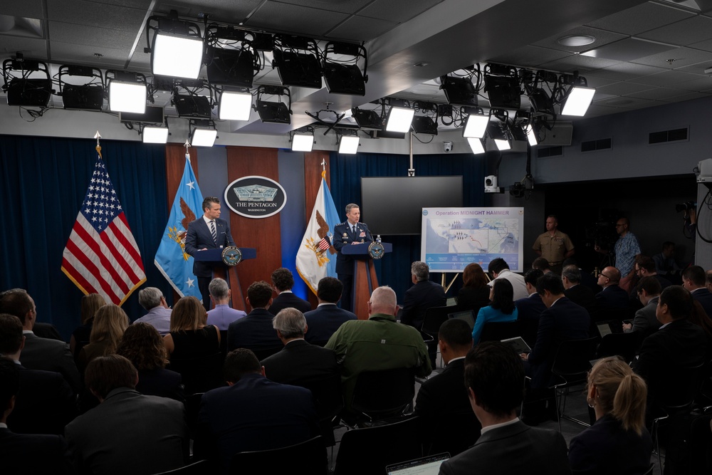 SD, CJCS Conduct Pentagon Press Briefing