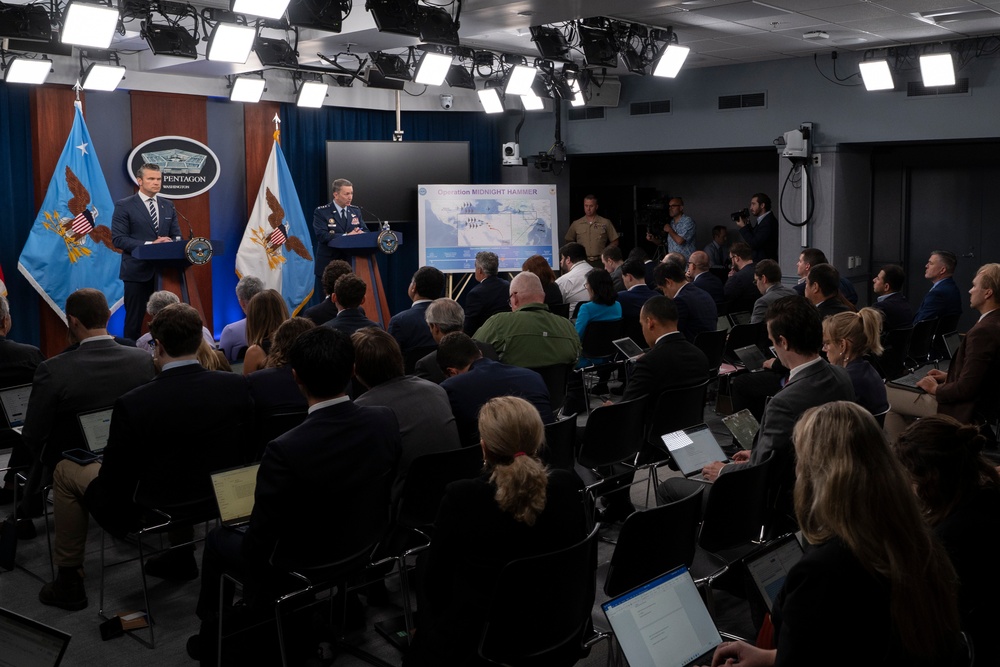 SD, CJCS Conduct Pentagon Press Briefing