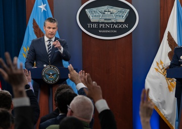 SD, CJCS Conduct Pentagon Press Briefing