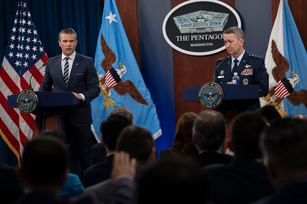 SD, CJCS Conduct Pentagon Press Briefing