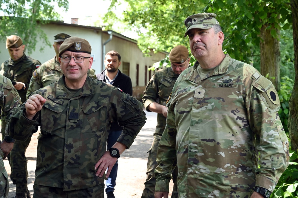 Illinois Army National Guard trains with Polish Territorial Defence Force