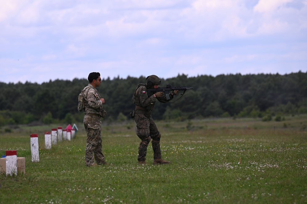 Illinois Army National Guard trains with Polish Territorial Defence Force
