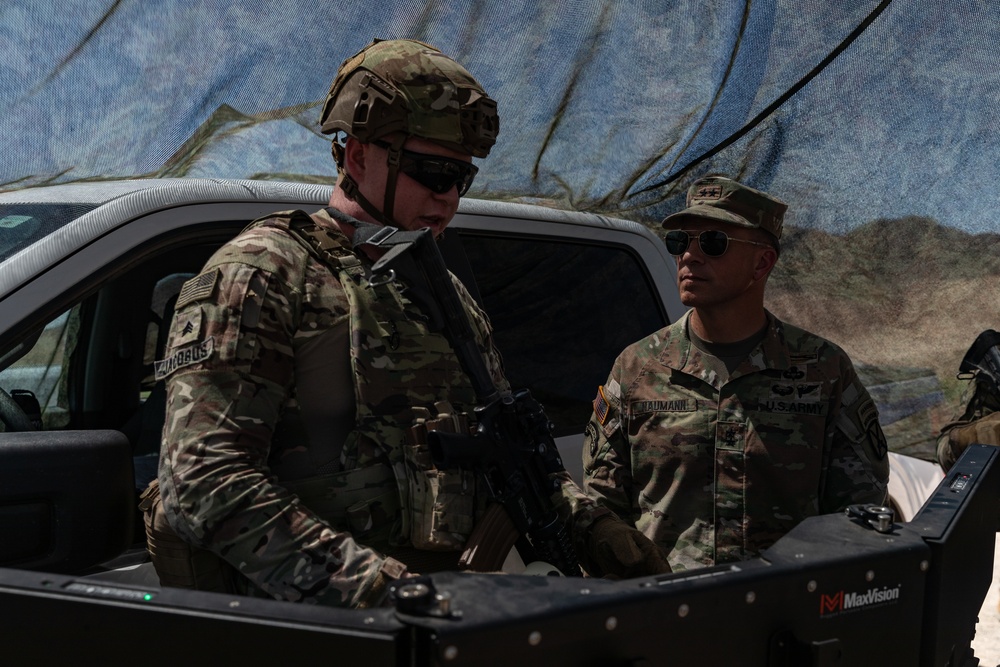 10th Mountain Division leadership visits U.S. Soldiers at the southern border