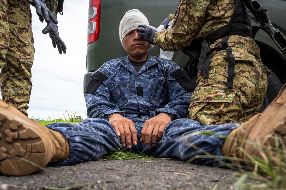 AMISTAD 2025: Salvadoran service members apply TCCC during mass casualty exercise