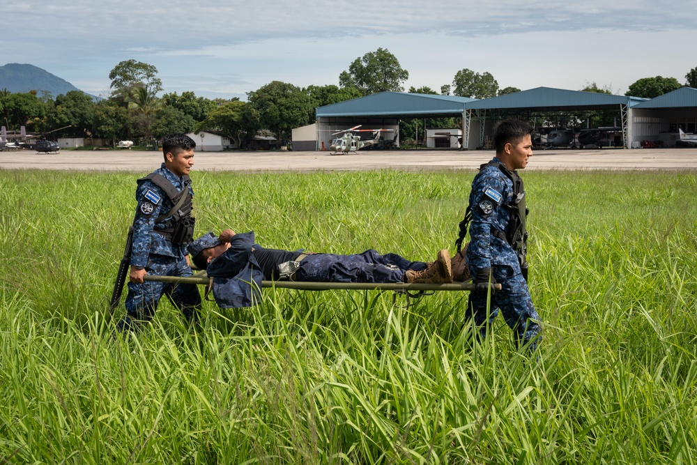 AMISTAD 2025: Salvadoran service members apply TCCC during mass casualty exercise