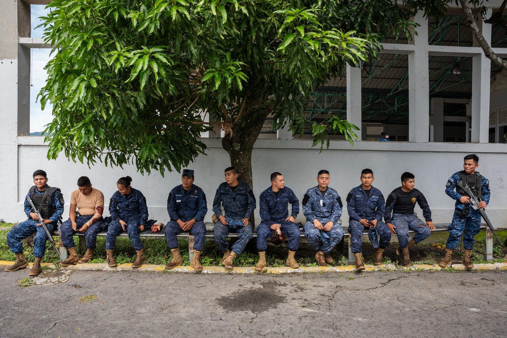 AMISTAD 2025: Salvadoran service members apply TCCC during mass casualty exercise