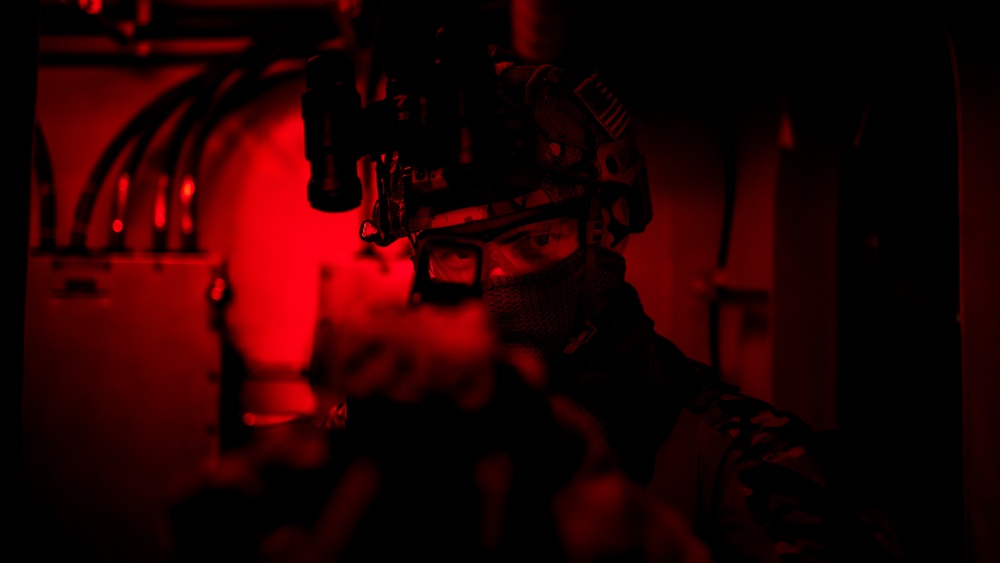 EODMU 5 Conducts a VBSS Drill Aboard George Washington