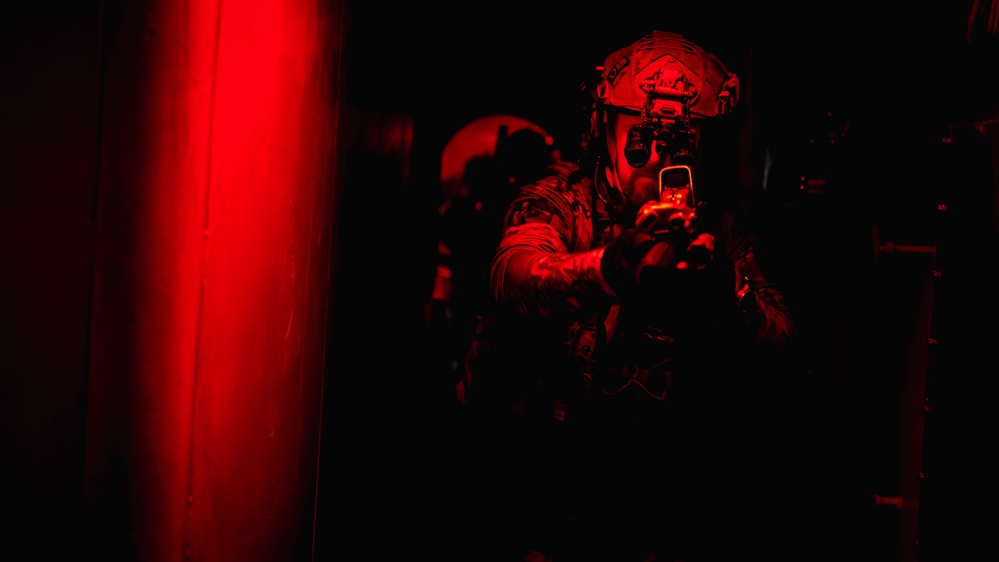 EODMU 5 Conducts a VBSS Drill Aboard George Washington