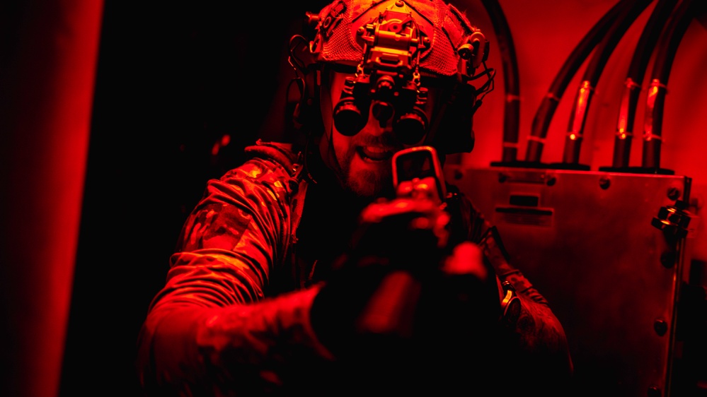 EODMU 5 Conducts a VBSS Drill Aboard George Washington